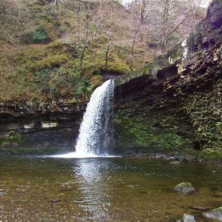 Mellte Avenue - Waterfalls House Pontneddfechan Bagian luar foto