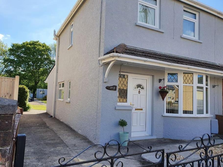 Mellte Avenue - Waterfalls House Pontneddfechan Bagian luar foto
